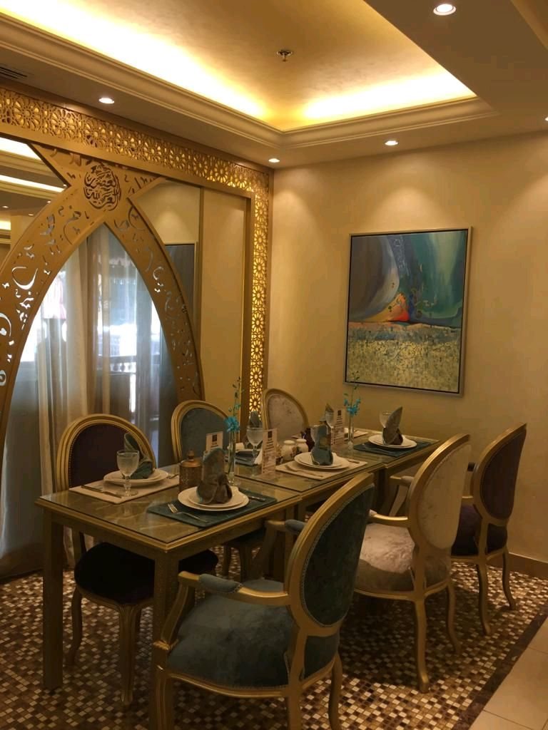 Intimate Ornate Dining Niche - Luxury Dining Spaces by Pro Fit